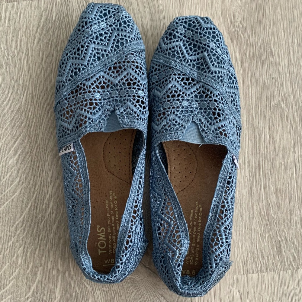 Like new blue lace toms